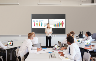 Vivitek_NovoTouch-BK-Series_Split-screen-599x339